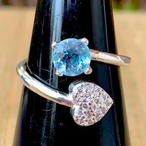 Natural 13.00 Carats Round blue topaz with Cz 925 Silver Ring